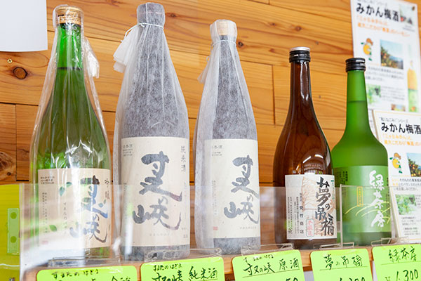 安竹商店で販売されている、寸又の狭という名前の地酒